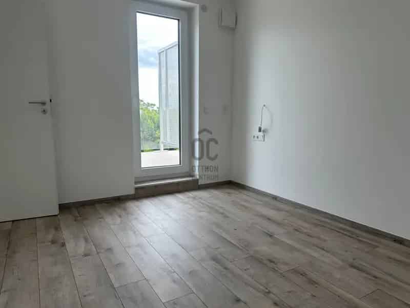 Modern 4 szobás lakás panorámás terasszal 3 kerületben