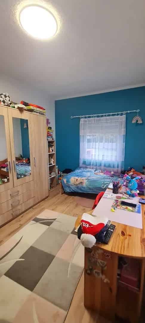 Ház Kiadó , Dunaújvárosi járás, Dunántúl