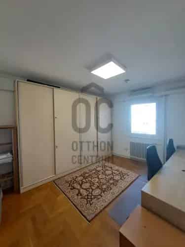 Debreceni eladó kereskedelmi ingatlan, UZ018323