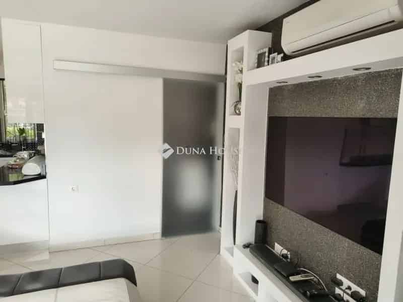 Ház Kiadó , Dunakeszi járás, Közép-Magyarország