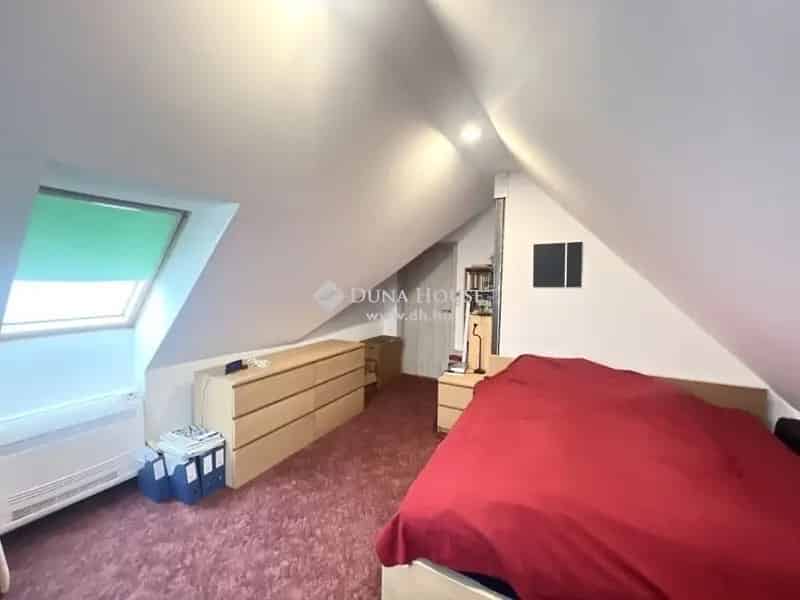 Modern családi ház Veszprémben - 4 szoba, 2 fürdő, szauna, napelem