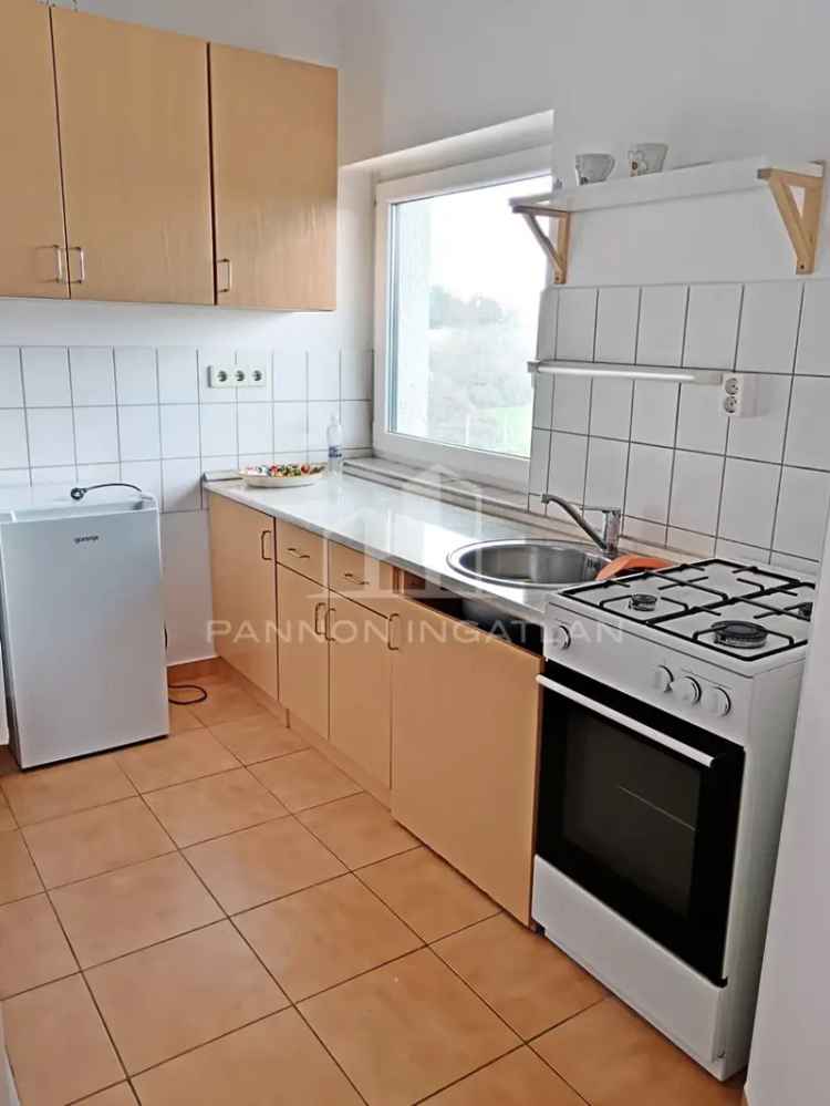 Veszprém 2 szobás lakás kiadó zárt udvarban fix rezsivel
