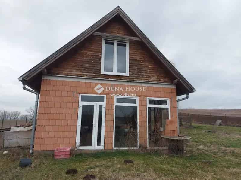 Telek Kiadó , Váci járás, Közép-Magyarország