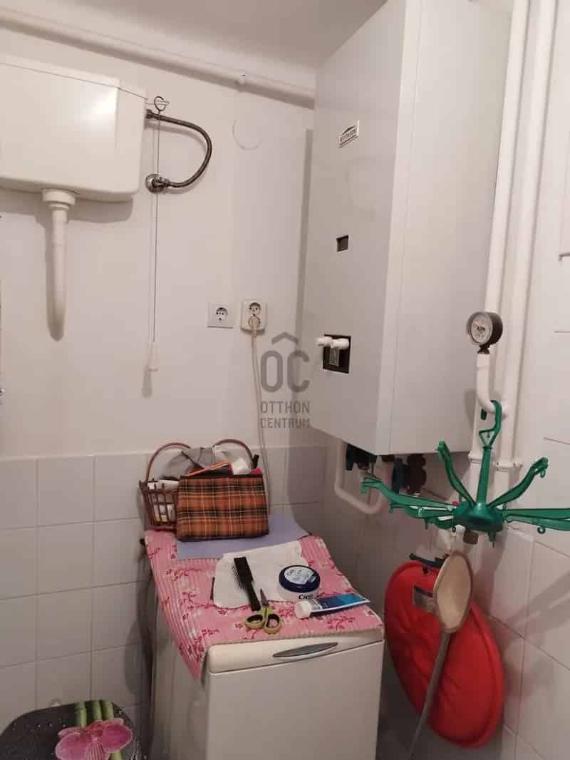 Váci belvárosi 50 nm-es lakás eladó közös udvarral