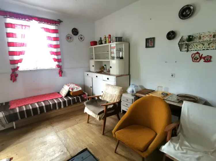 Tata Grébicshegy 2594m2-es zártkerti telek eladó épülettel
