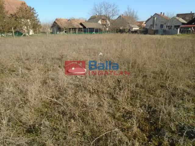 Tiszakécske 744 m2-es Telek Eladó Holt-Tisza K	zel