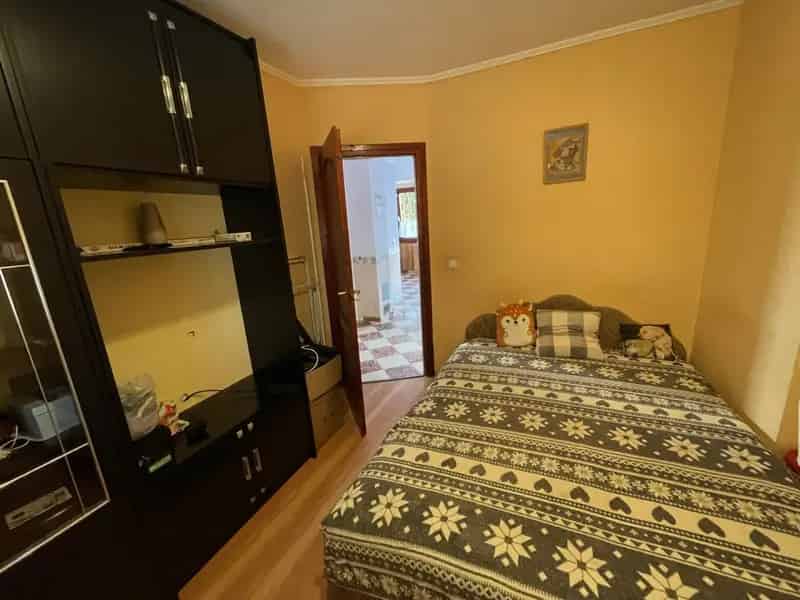 Ház Kiadó , Komáromi járás, Dunántúl