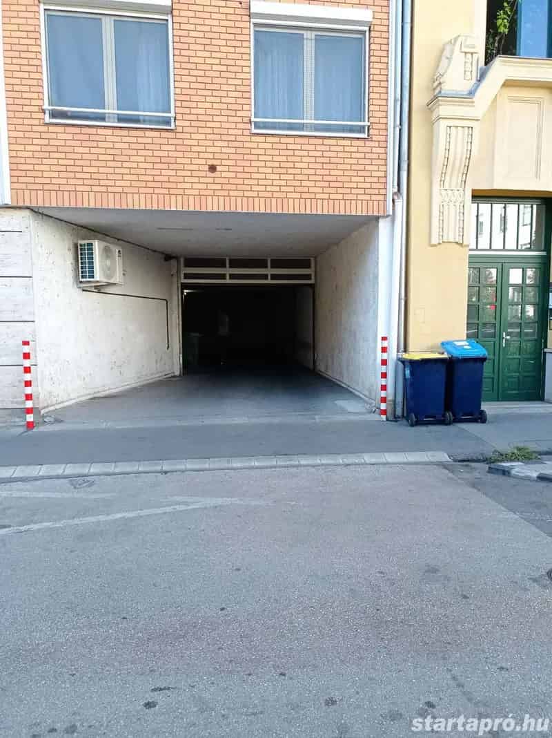 Garázs Eladó , Közép-Magyarország