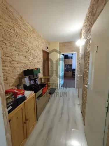 Veszprémi eladó panel lakás, H505546