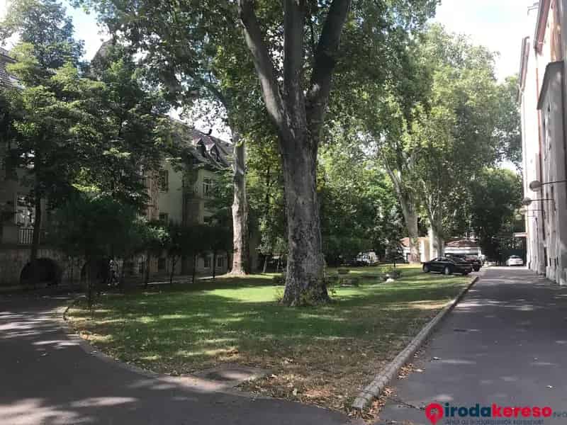 Városligetnél, Városligeti fasorban, 1 légterű 26 nm -es iroda kiadó