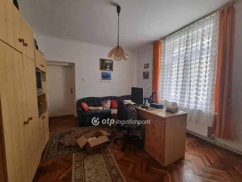 214m2-es családi ház eladó 4007m2-es telken 3 garázzsal