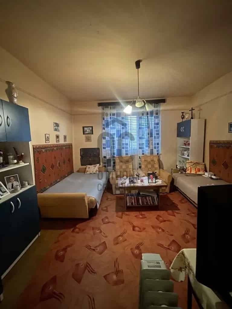 Ház Kiadó , Váci járás, Közép-Magyarország
