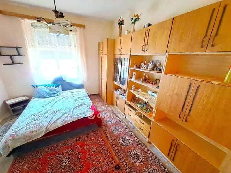 Ház Kiadó , Nagykőrösi járás, Közép-Magyarország