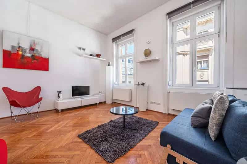 Kiadó stílusos lakás Budapest belvárosában – Király utca 37. szám alatt