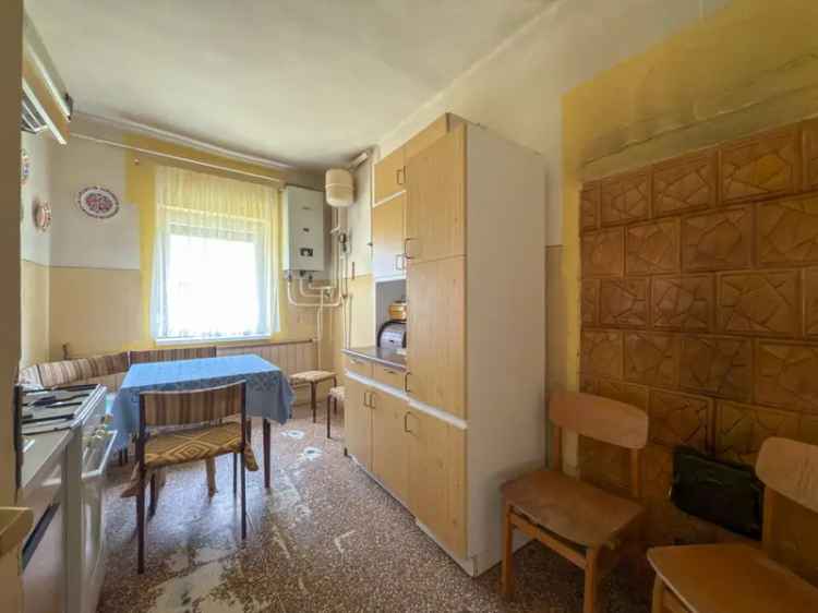 Rétság - Két Generációs Családi Ház Tágas Telekkel