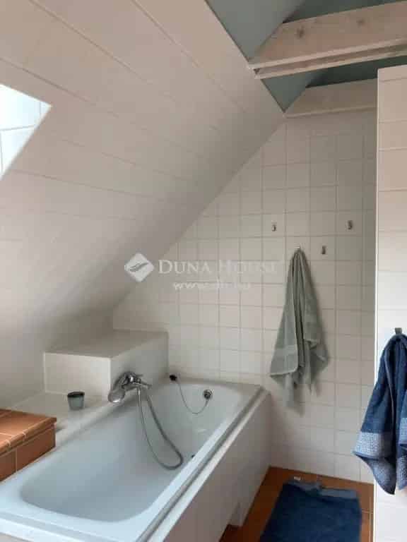 Ház Eladó , Bakonykúti, Dunántúl