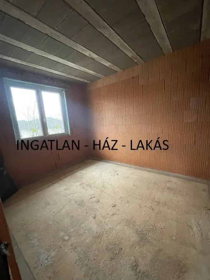 Ház Kiadó , Gödöllői járás, Közép-Magyarország