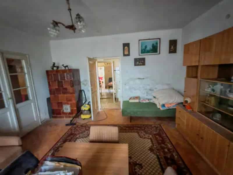Ház Kiadó , Oroszlányi járás, Dunántúl