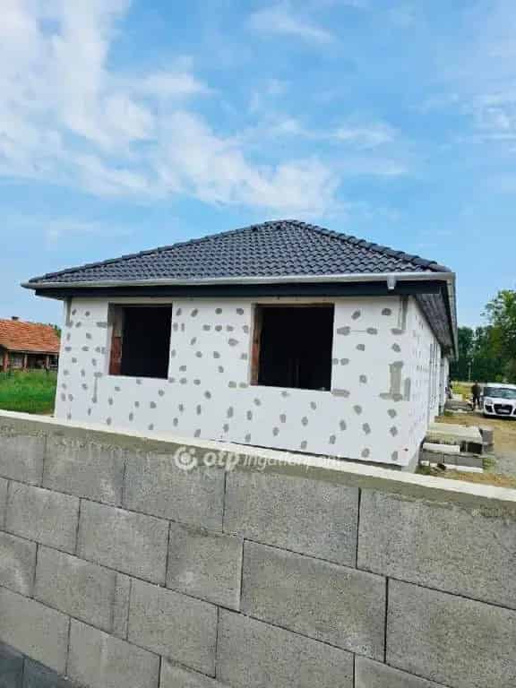 Ház Kiadó , Ceglédi járás, Közép-Magyarország