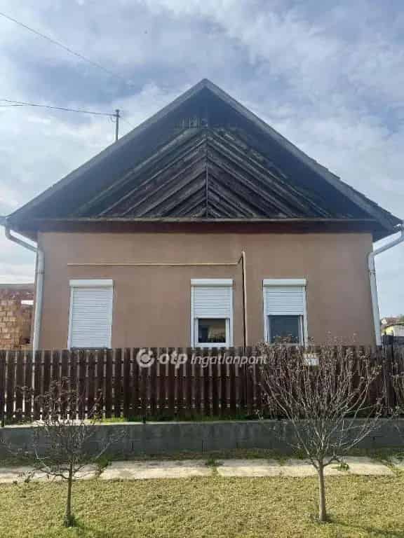 Ház Kiadó , Szolnoki járás, Alföld és Észak