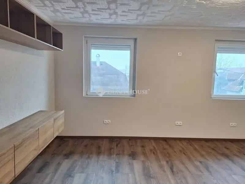 Ház Kiadó , Budapest, Közép-Magyarország