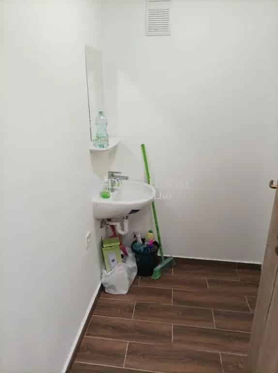 Üzleti célú Kiadó , Komló, Dunántúl