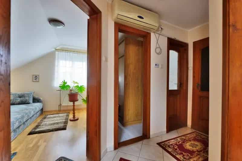 Ház Kiadó , Székesfehérvári járás, Dunántúl