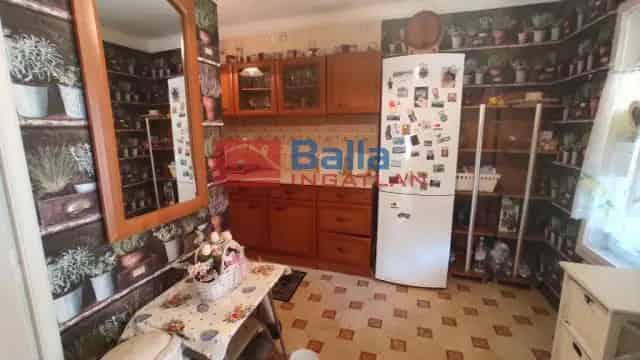 Kulcs 30nm-es hétvégi ház eladó 1795nm-es telken