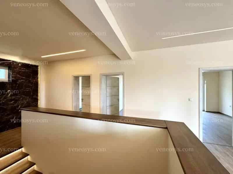 130m2 Panorámás Teraszos Lakás 250m2 Udvarral és Garázzsal