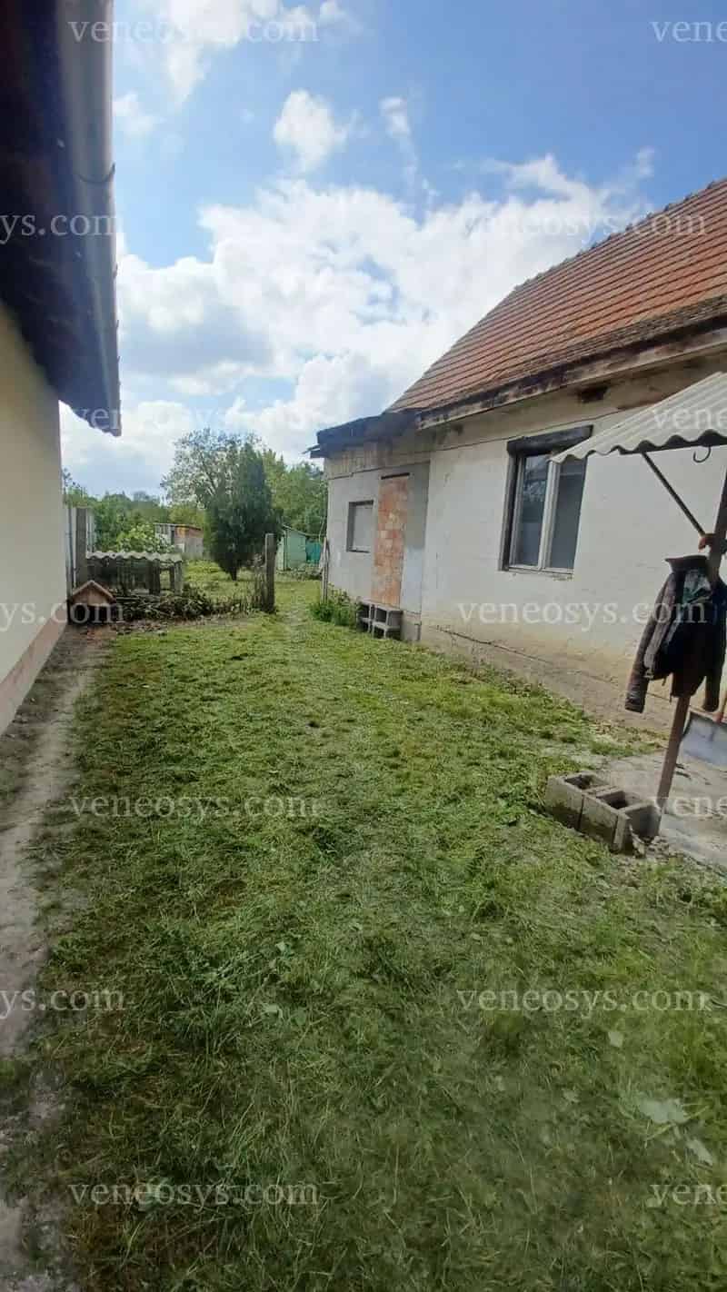🌿 Eladó telek Szigetbecsén, a Duna-holtág mellett – nyugalom, lehetőség és befektetés egyben! 🌿
