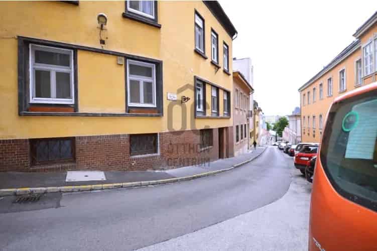 Budai Vár alatti 2 szobás lakás kiadó