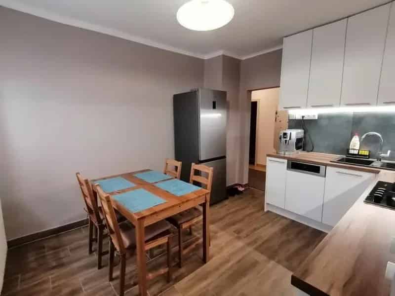 Ház Kiadó , Dunaújvárosi járás, Dunántúl