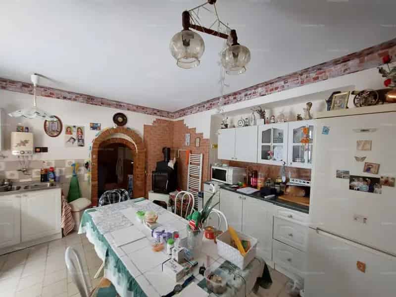 Eladó Esztergomban 2 lakásos (2 külön bejárattal rendelkező)  126 m2-es lakóingatlan