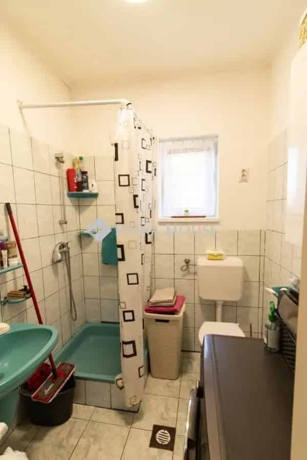 Ház Kiadó , Esztergomi járás, Dunántúl