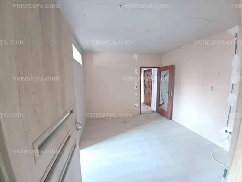 ELADÓ Miskolc Középszeren egy egyedileg átalakított és FELÚJÍTOTT, 1+2 fél szobás 54 m² lakás!