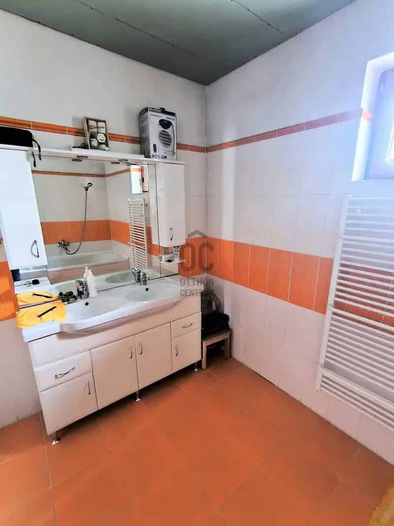 Ház Kiadó , Oroszlányi járás, Dunántúl