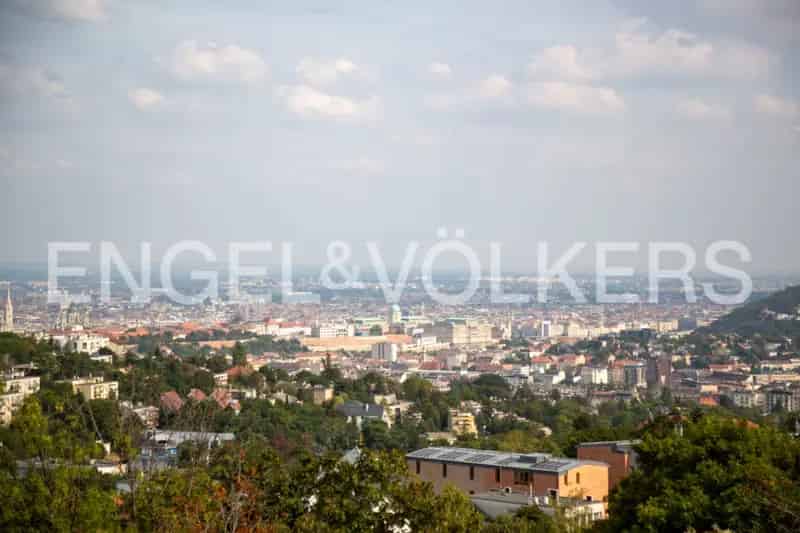Városi panorámás minimál lakás
