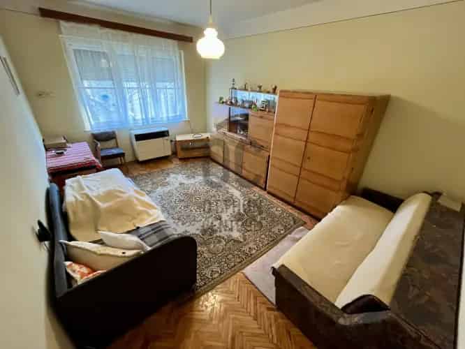 Vámospércs Eladó Lakás - 2 Hálószoba, Zárt Udvar, Felújítandó