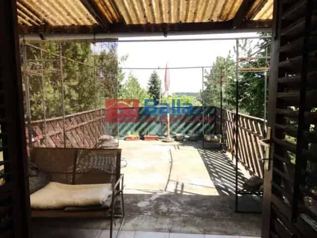 Fóti faház eladó - panorámás telek - csendes környezet