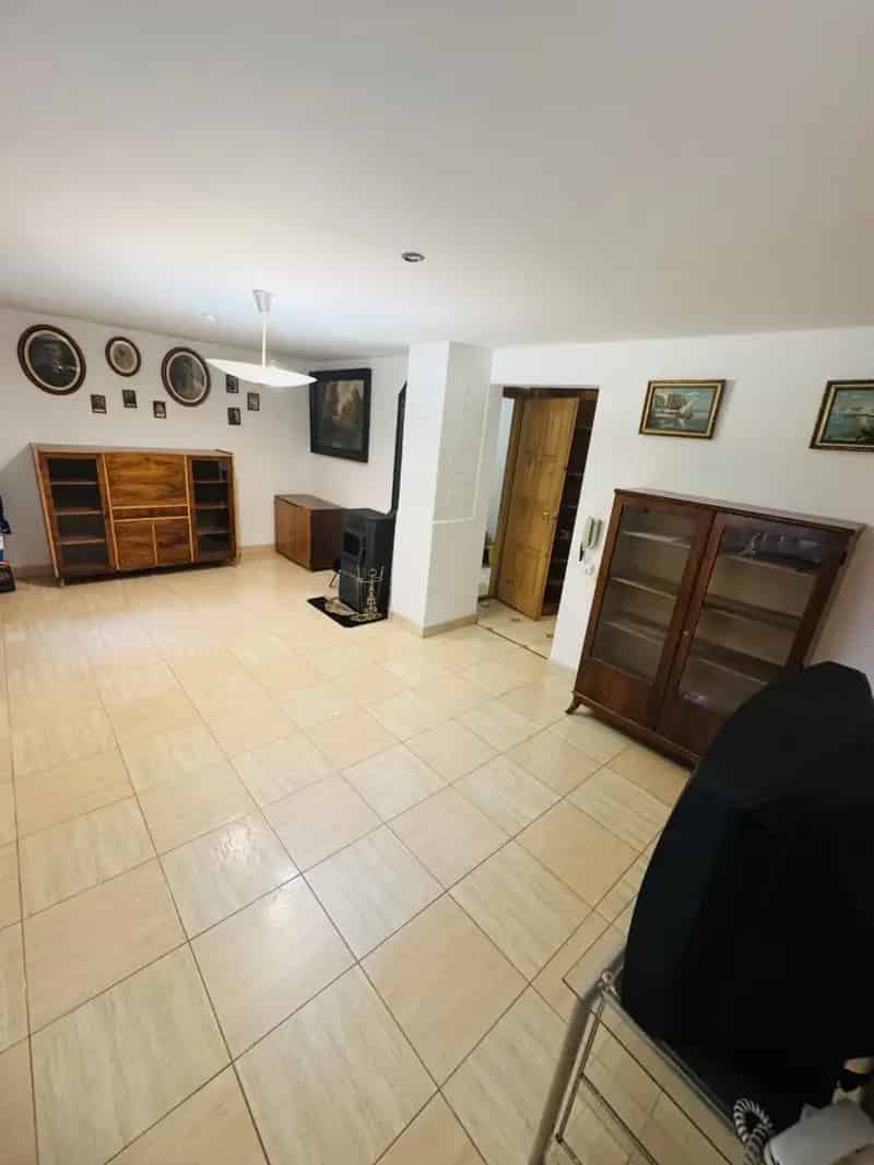 Ház Kiadó , Vácduka, Közép-Magyarország