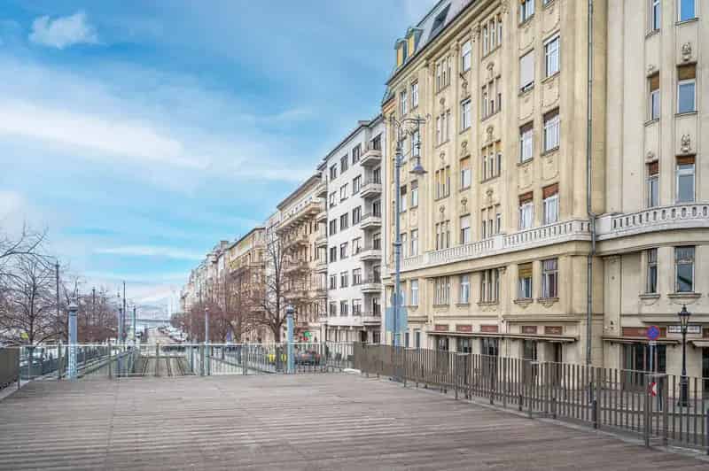 Belgrád rakparton kiválóan alakítható lakás eladó!
