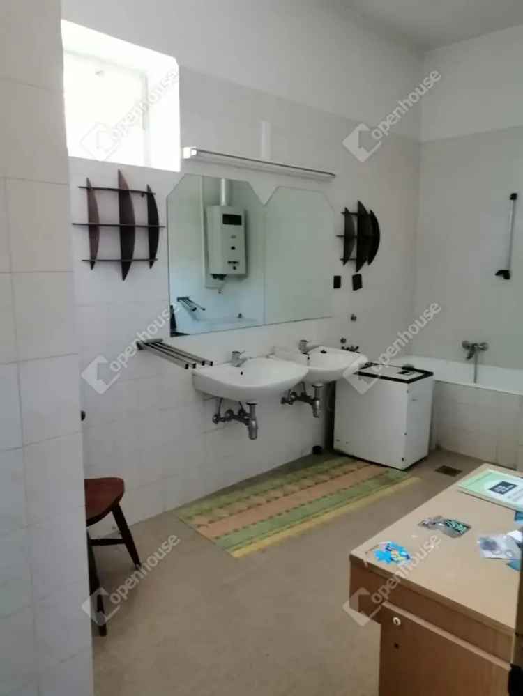 Letenyei családi ház eladó - két lakrész, nagy telek, garázs