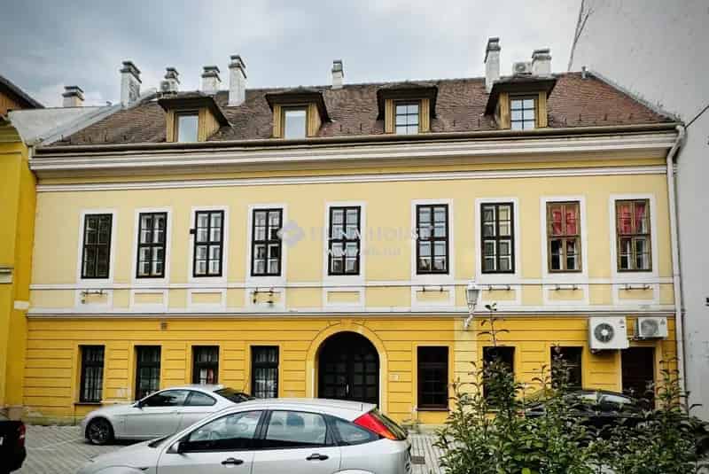 Bútorozott 3 szobás lakás Győr belvárosában