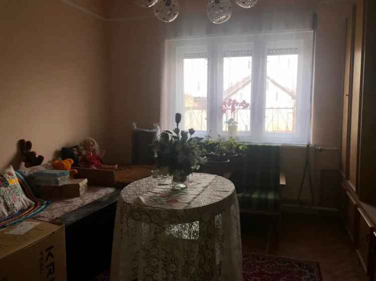 Ház Kiadó , Csemő, Közép-Magyarország