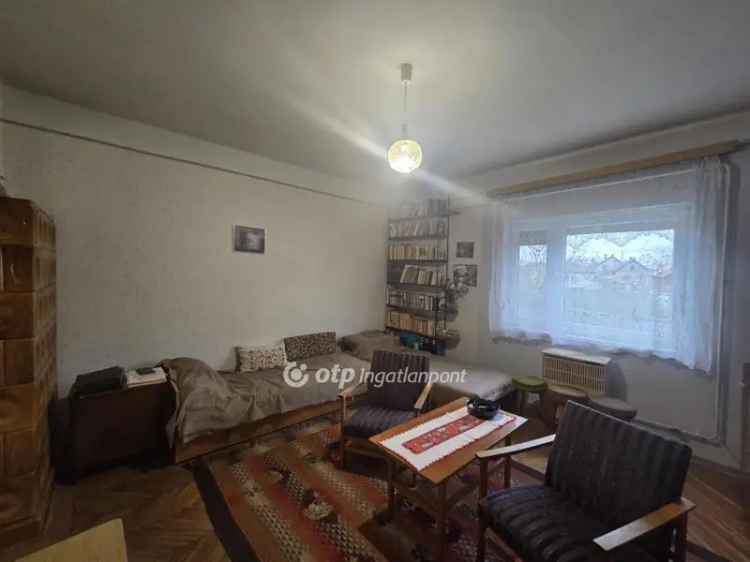 Földes Ikerházrész Eladó 72m2 606m2 Telken