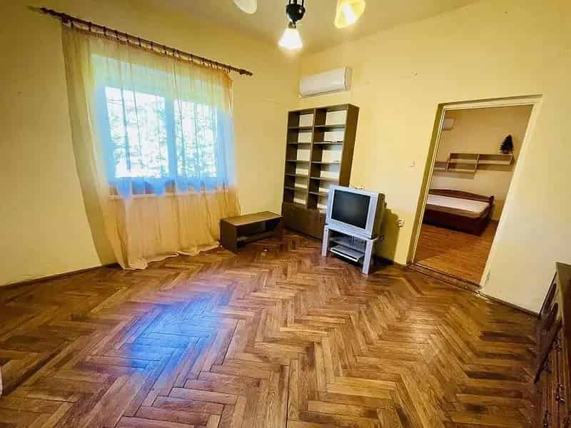 Ház Kiadó , Váci járás, Közép-Magyarország