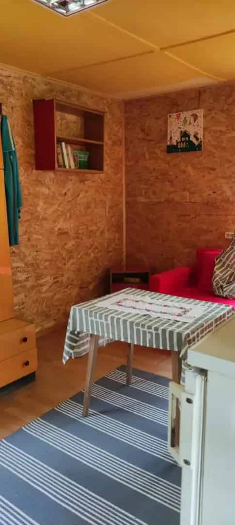 Tószegi tóközeli telek faházzal eladó