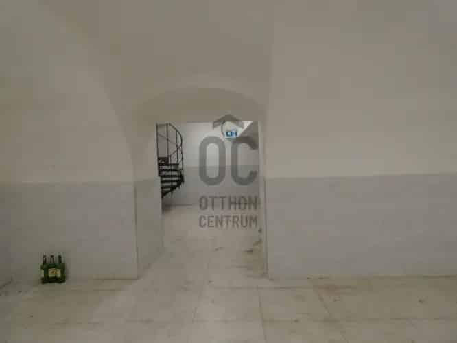 Budapest VIII. kerületi eladó kereskedelmi ingatlan, UZ017081