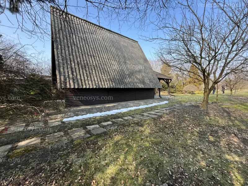 Megvásárlásra kínálom Hernádkak-Belegrád belterületén egy 2000 m2-es telken elhelyezkedő 60m2-es nyaralót.