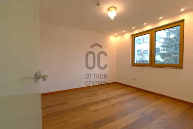 Budapest II. kerületi kiadó újépítésű családi ház, U0047786